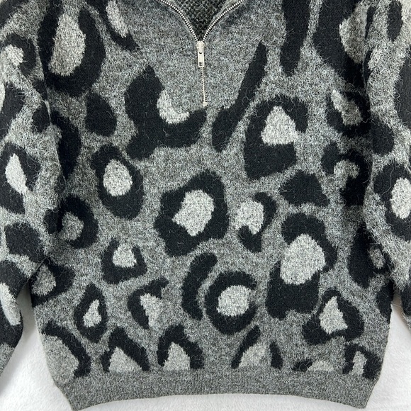 RD Style (Stitch Fix) Pullover Sweater Sz M Black/Gray Animal Print 1/4 Zip NWT - Picture 6 of 11